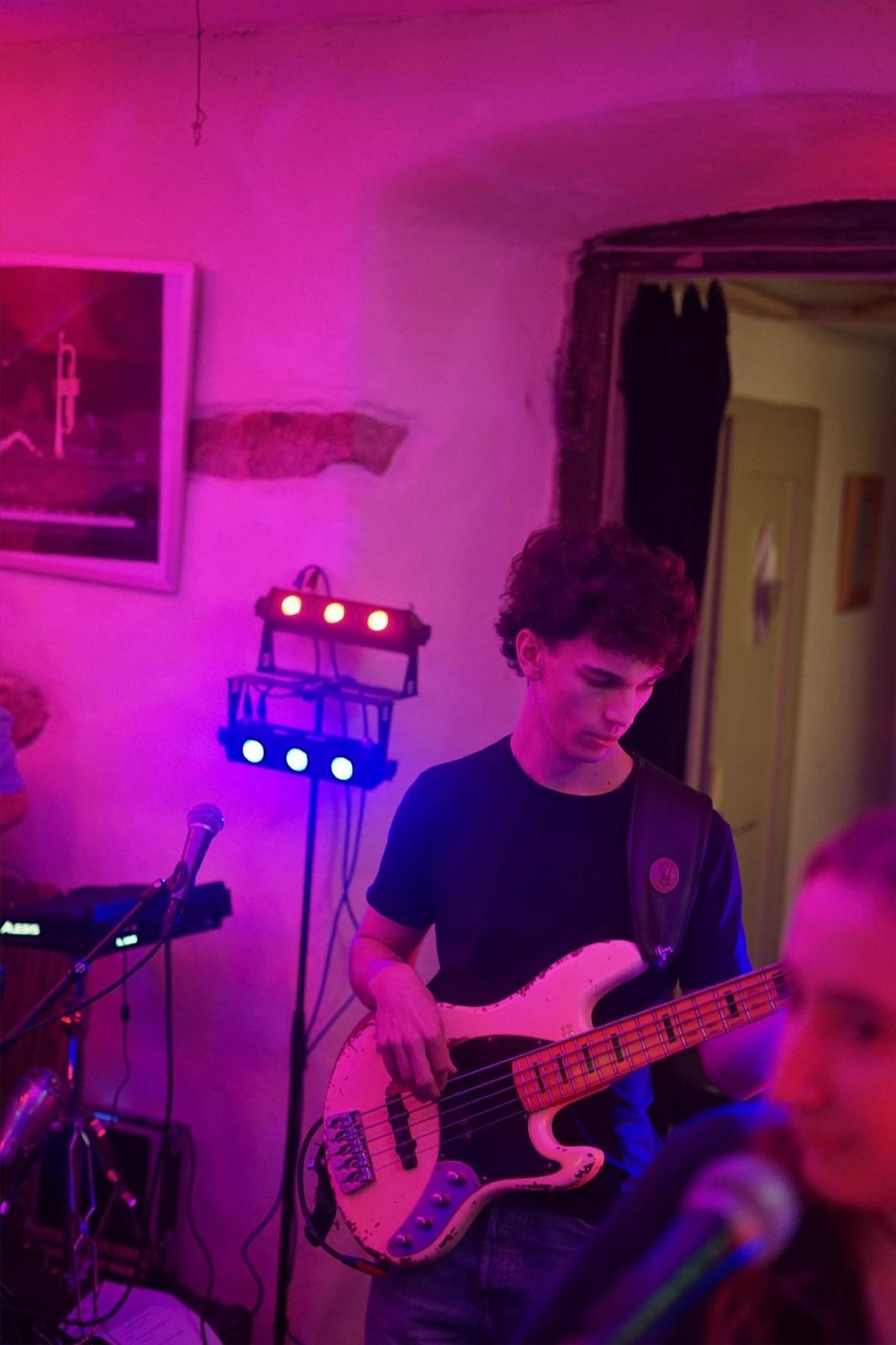 Benedikt - E-Bass